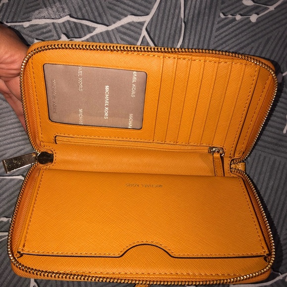 Michael Kors Jet Set Travel Large Phone Case Wallet - Picture 6 of 7